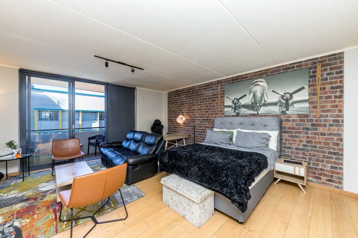 LOCK-UP-AND-GO AIRBNB / INVESTMENT PROPERTY - Photo 5