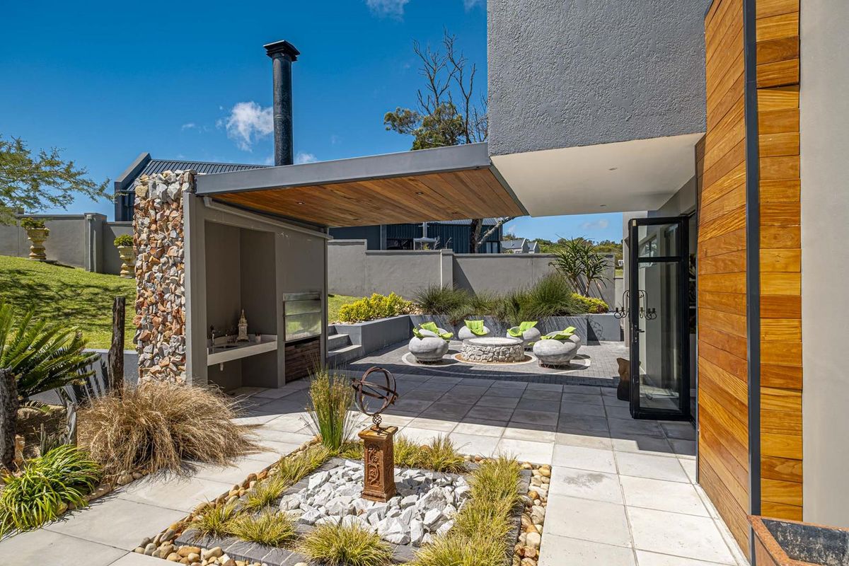 Enjoy tranquil living with the perfect blend of nature and luxury, in Kragga Kamma Game Park Residential Estate! - Photo 4