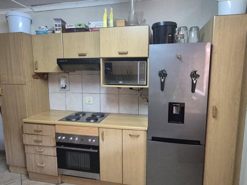 FOR SALE SPACIOUS 2 BEDROOM UNIT IN EROS - Photo 3