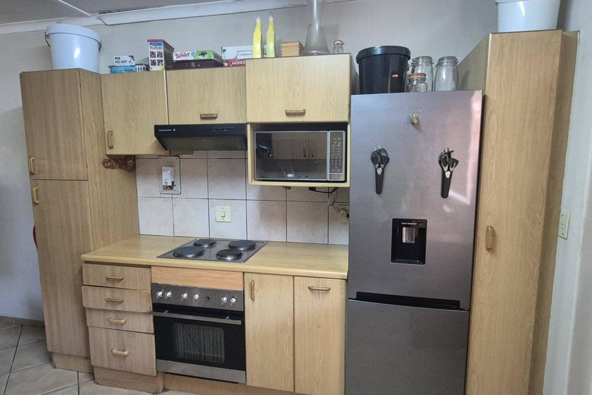 FOR SALE SPACIOUS 2 BEDROOM UNIT IN EROS - Photo 3