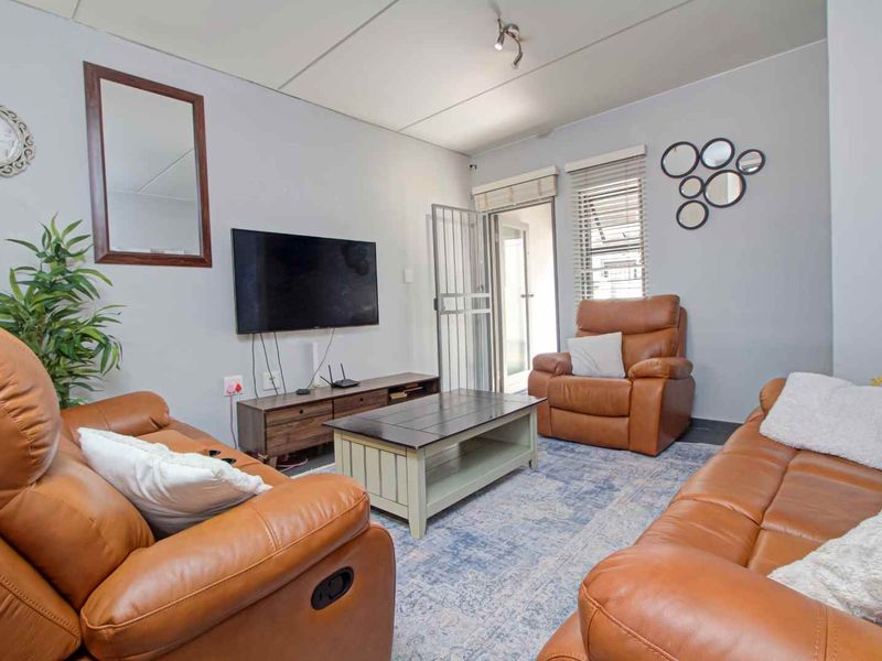 Modern Townhouse in Prime Location with Excellent Amenities - Photo 7