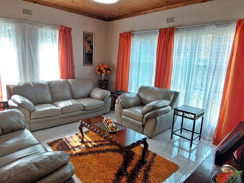 Family home with Flat - Photo 3