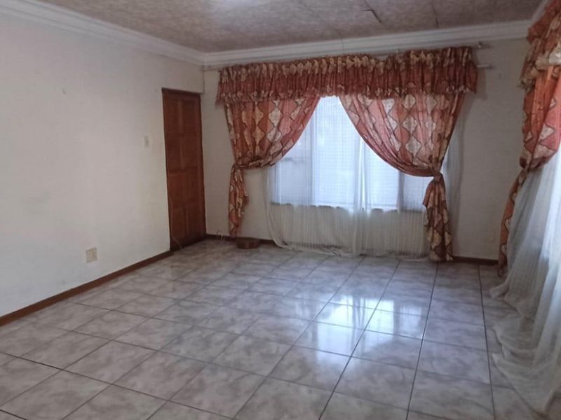 This cozy 3-bedroom home is perfectly located close to Veld en Vlei Primary School - Photo 5