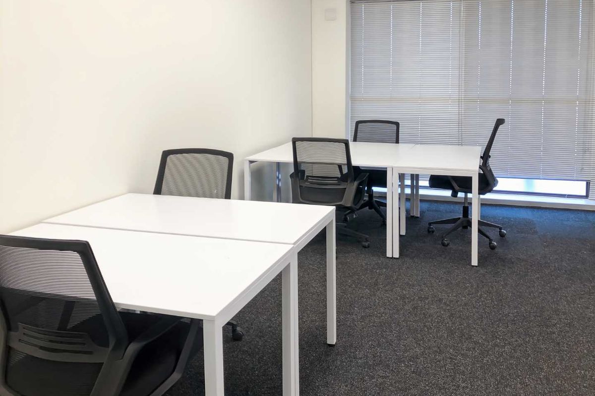 All-inclusive access to professional office space for 4 persons in HQ The Village Mall. - Photo 2