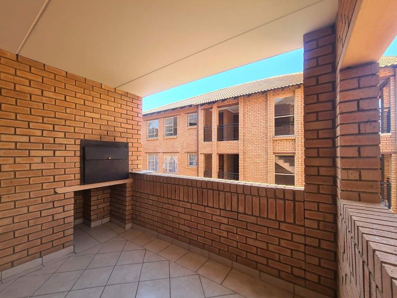 Load-Shedding-Free Living – The Ideal Lock-Up-and-Go Home! - Photo 6