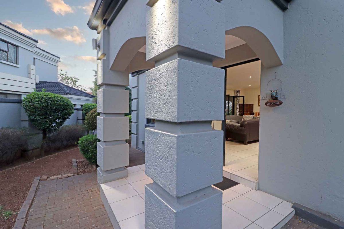 Exceptional 3 bedroom home in the sought after Featherbrook Estate. - Photo 5