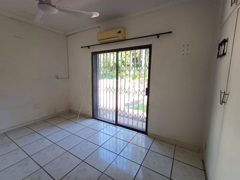 Spacious Three-Bedroom Home with Granny Flat, Pool, and Pet-Friendly Features in Arboretum - Photo 6