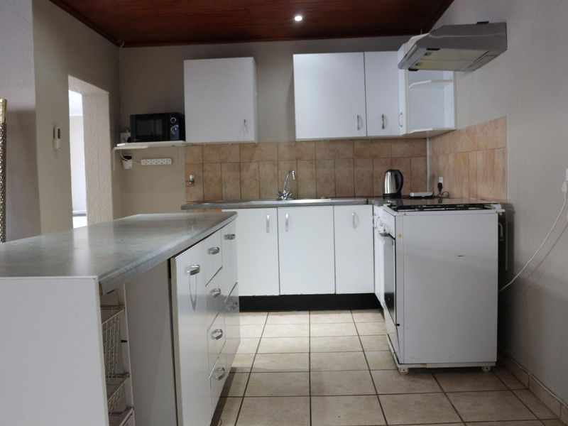 1 Bedroom Garden Cottage For Rent In Brackendowns - Photo 3