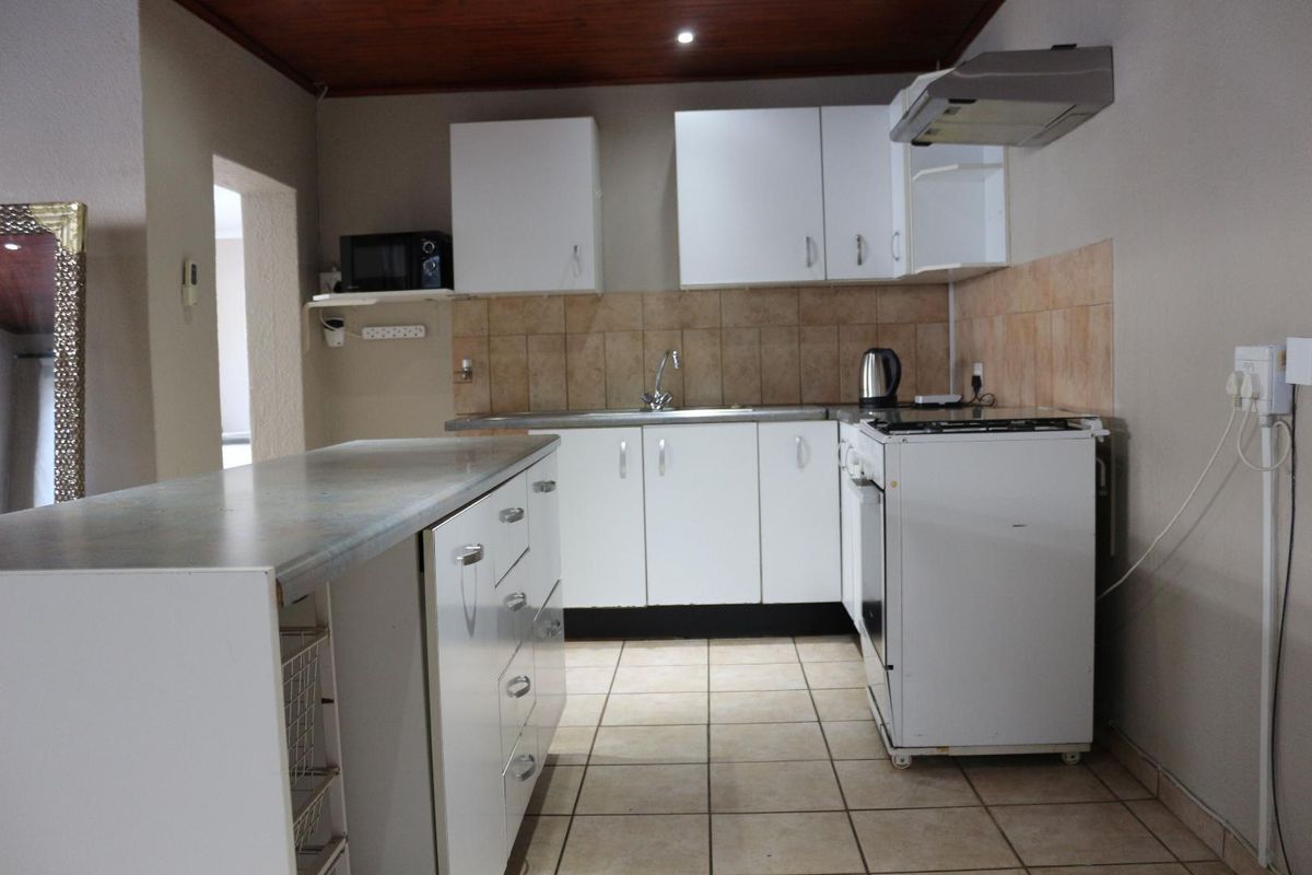 1 Bedroom Garden Cottage For Rent In Brackendowns - Photo 3