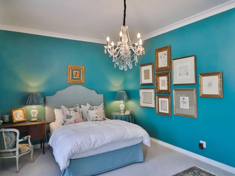 Renovated Sophistication - Photo 3