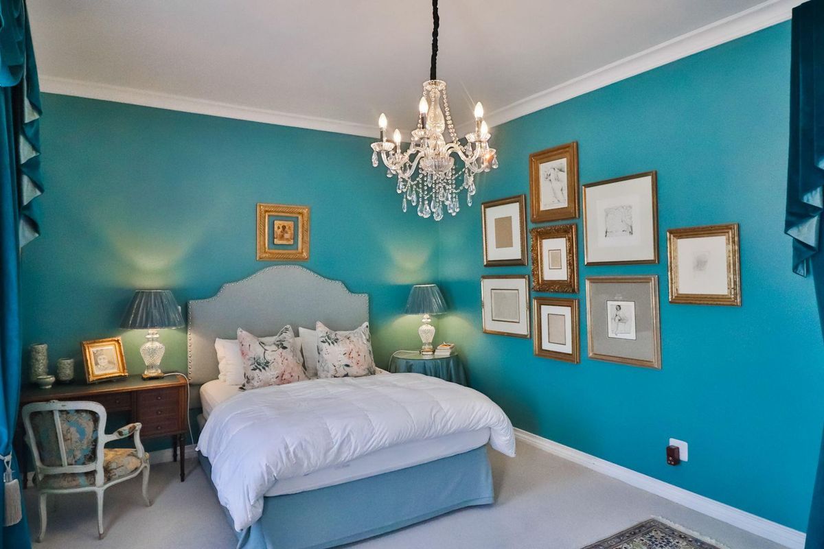 Renovated Sophistication - Photo 3