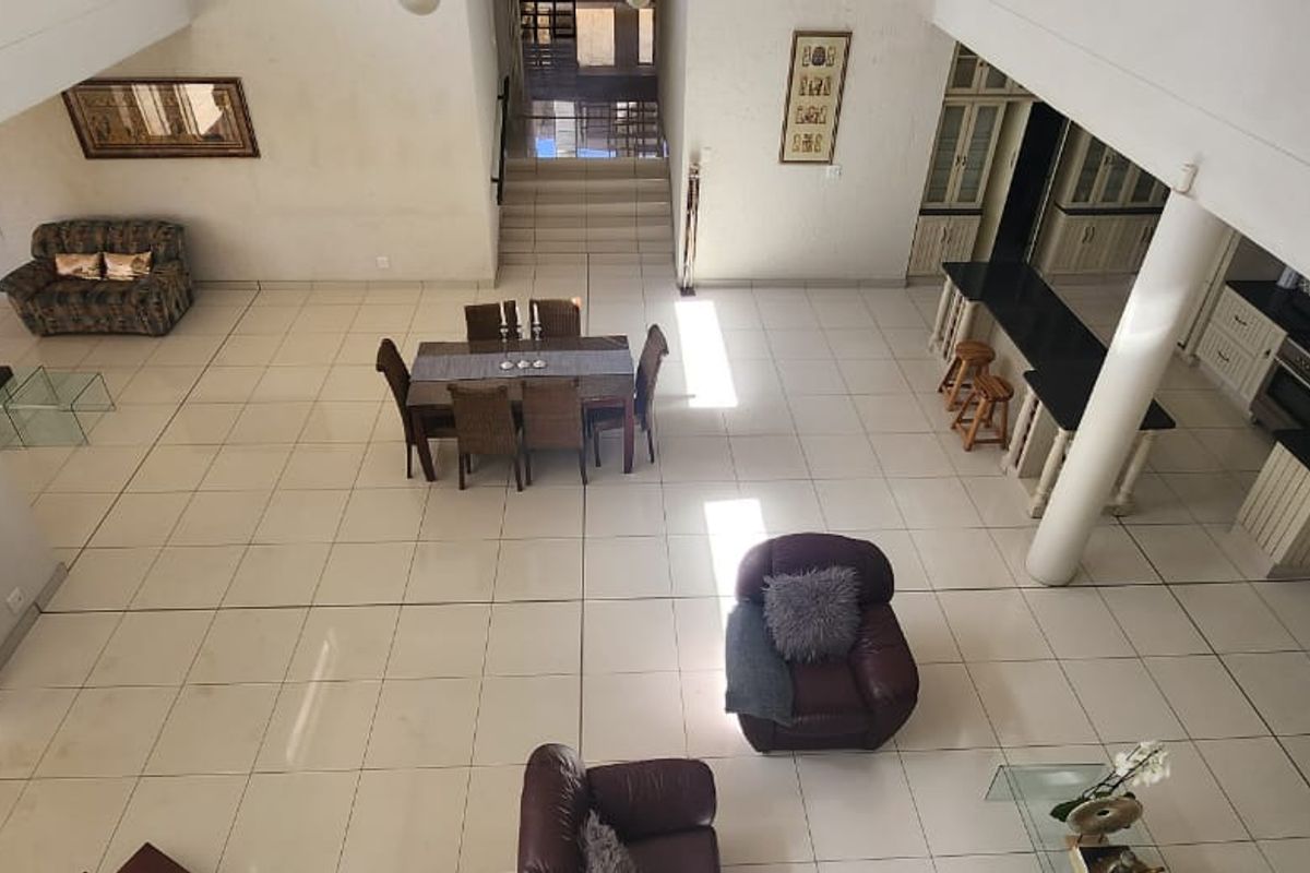 Spacious family home, with views and near amenities - Photo 4