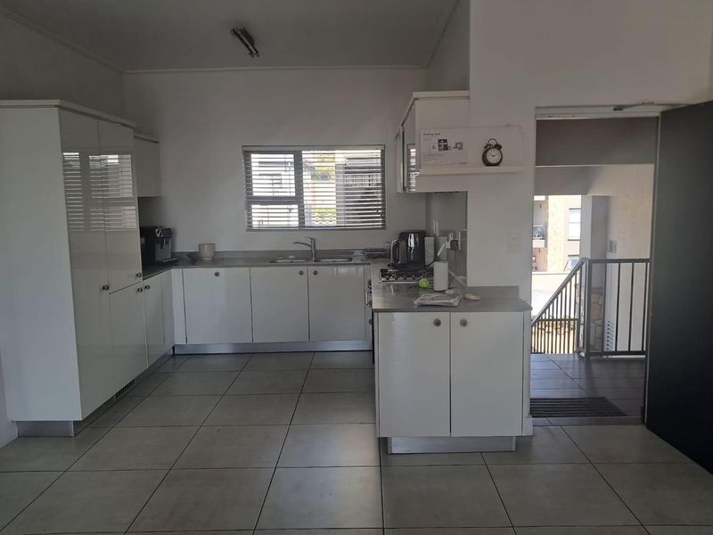 2 Bedroom Apartment for Sale - Photo 2
