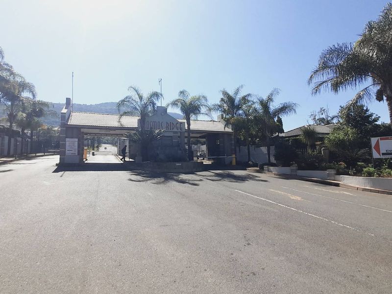 "Kosmos Ridge: Luxury Living with Nature's Backdrop!" - Photo 2