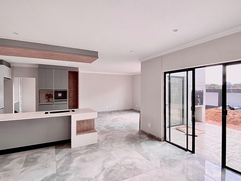 Newly Built Estate Home - Photo 6