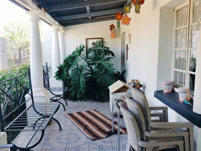 HOUSE IN EXCELLENT CONDITION. BEAUTIFUL GARDEN. BOREHOLE. NO REPAIRS NEEDED. - Photo 8