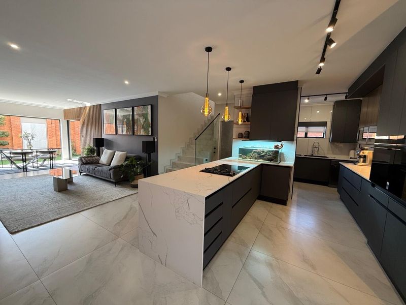 Luxury 4/5-Bedroom Contemporary Residence with Premium Finishes, Smart Home Features & Designer Living - Photo 2