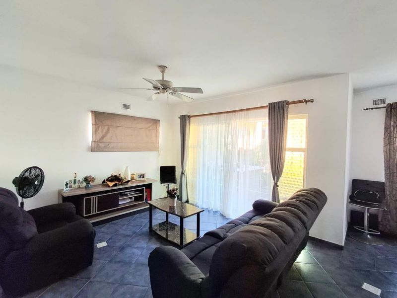 3 Bedroom Townhouse for sale in Central Malvern - Photo 5