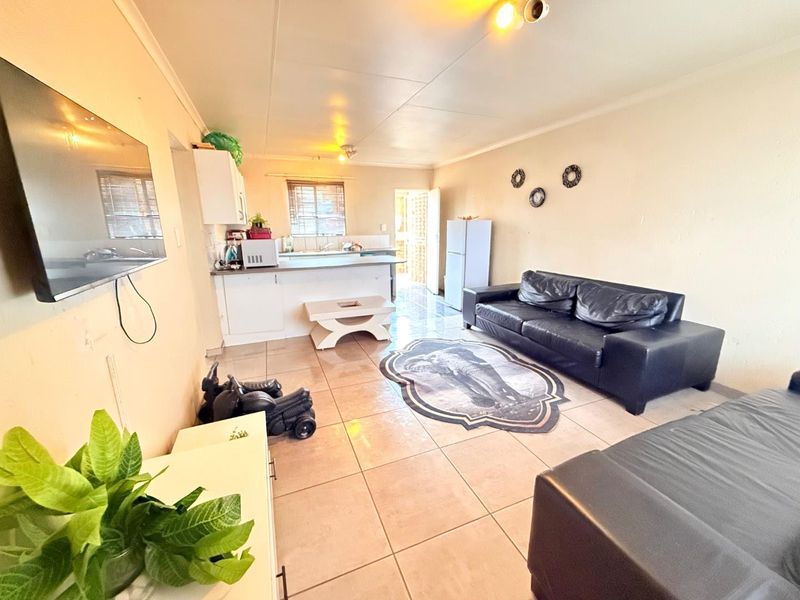 Your New Home: A Blend of Style, Comfort, & Accessibility! - Photo 5