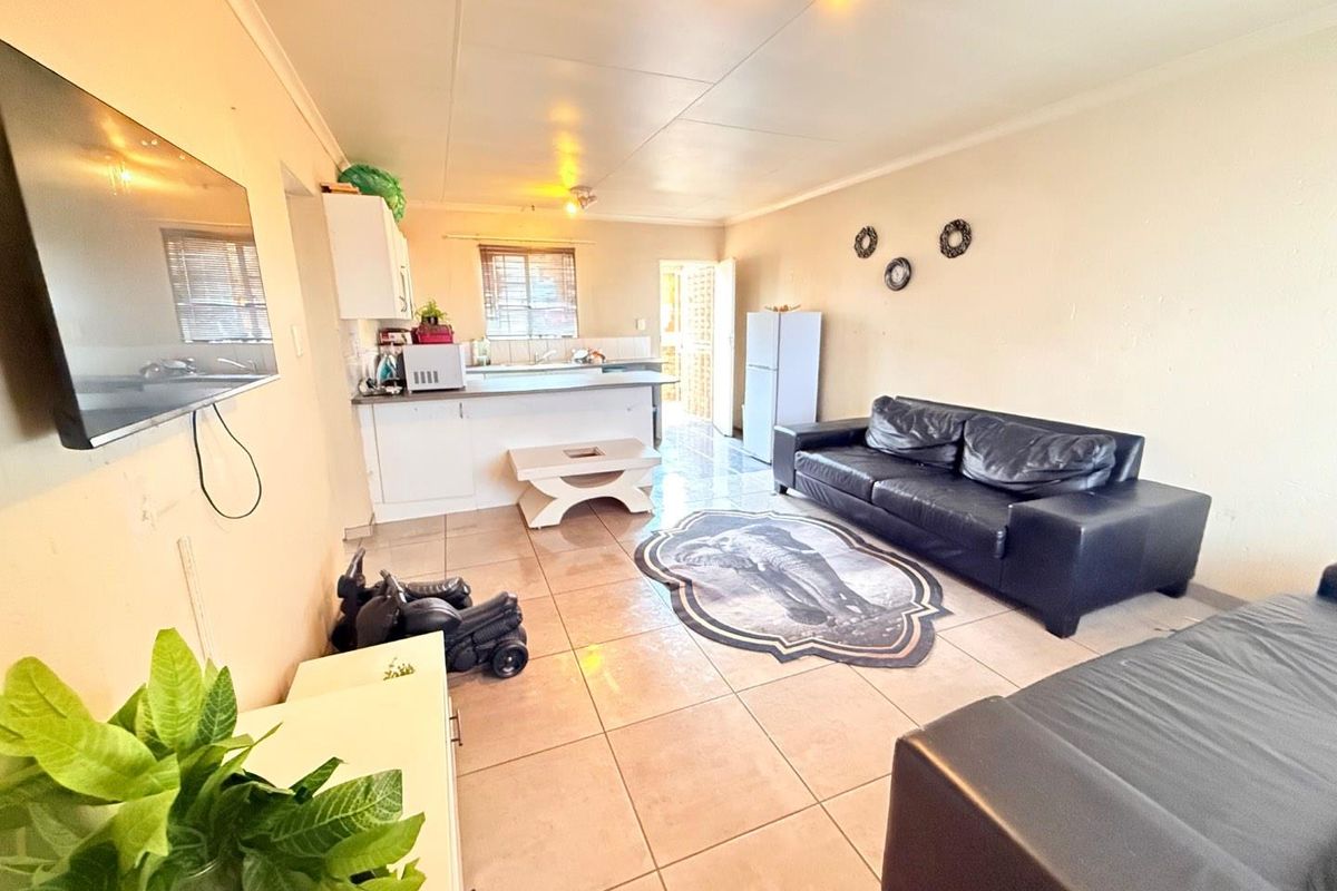 Your New Home: A Blend of Style, Comfort, & Accessibility! - Photo 5