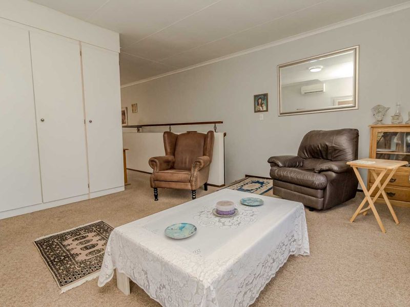 AN OASIS TO CALL HOME FOR THE LARGE FAMILY - Photo 10