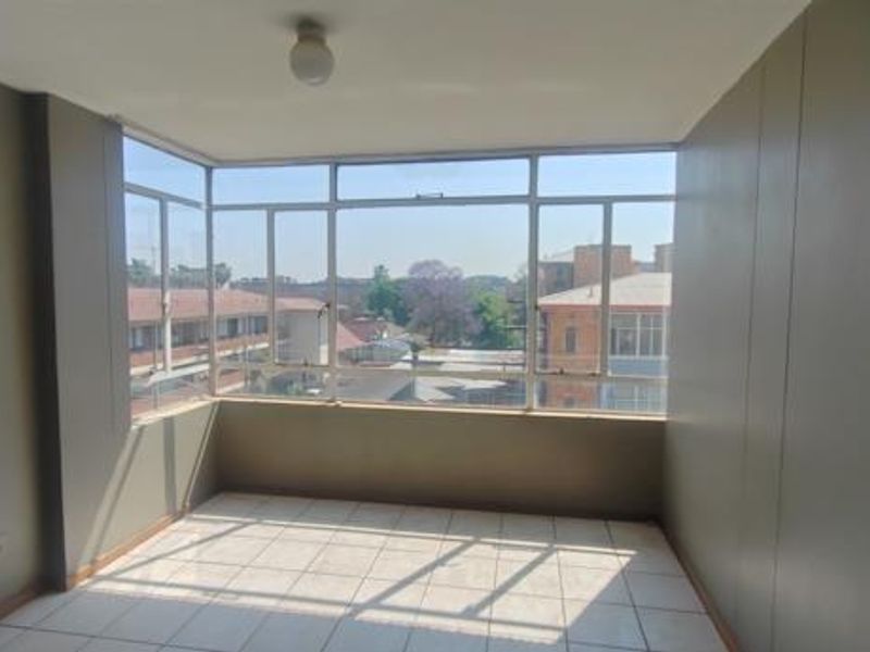 Unlock Potential in This Spacious 3-Bedroom Apartment - Photo 2