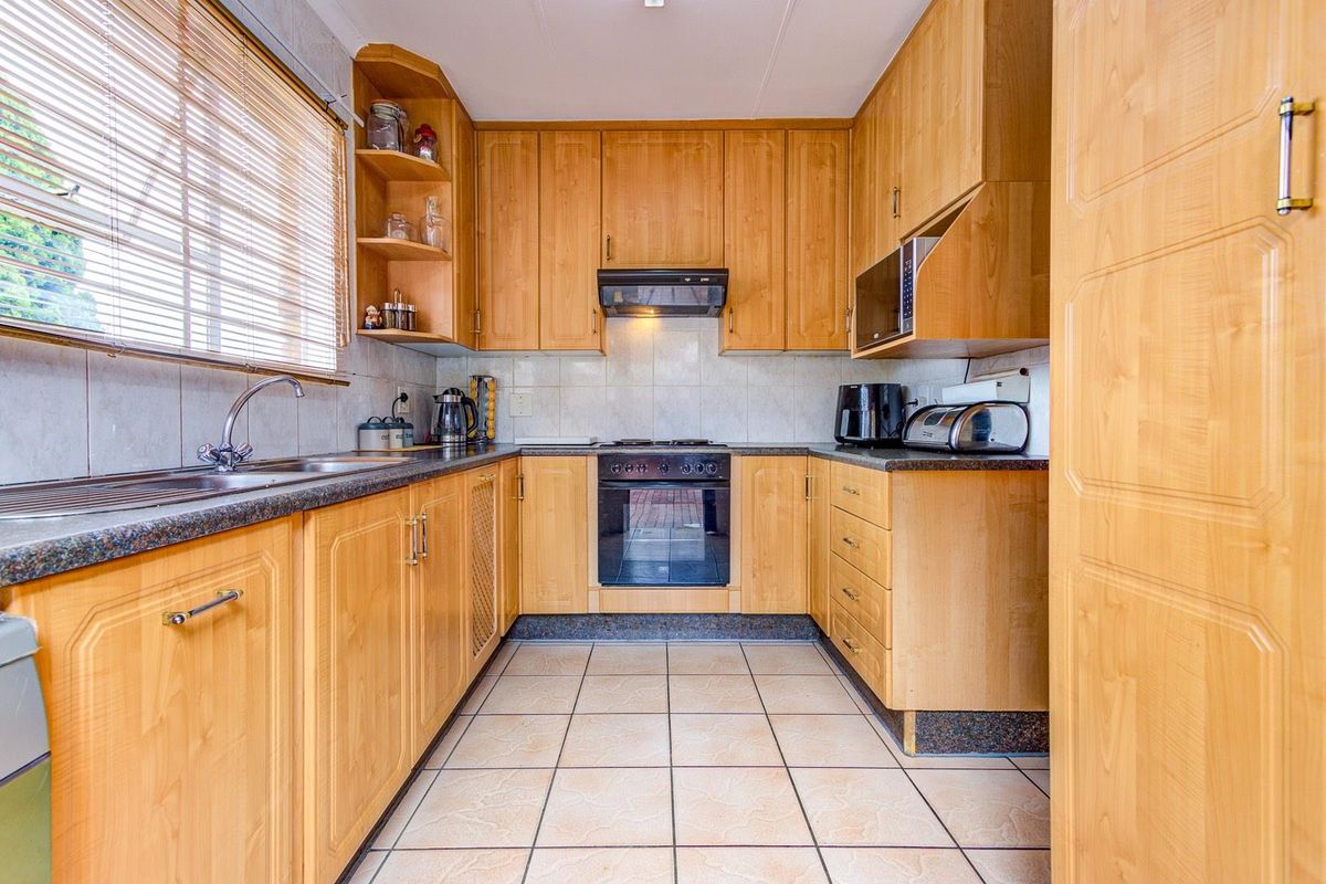 SECURE, PEACEFUL LIVING - PET FRIENDLY and LOW LEVY too! - Photo 4