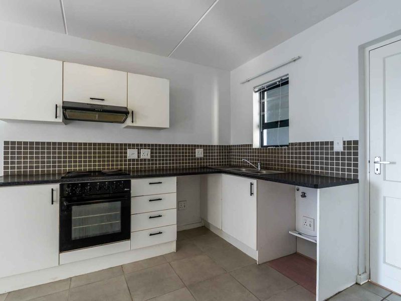 2 Bedroom Apartment - Photo 2
