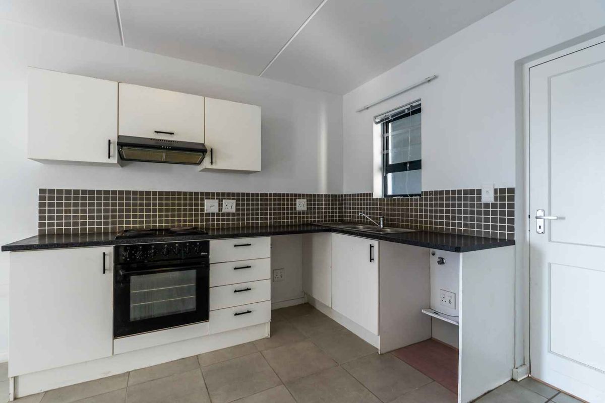 2 Bedroom Apartment - Photo 2
