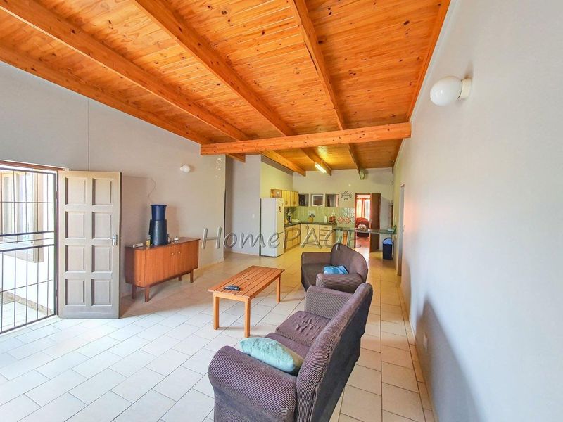 Ext 6, Henties Bay:  3 Bedr Home with 4 Car Garage is for Sale - Photo 6