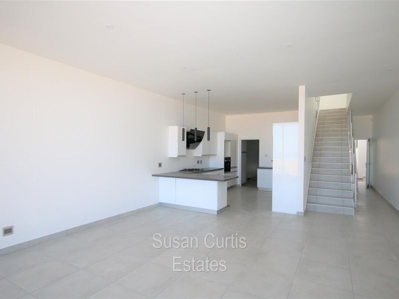 Beach front Townhouse - Photo 5