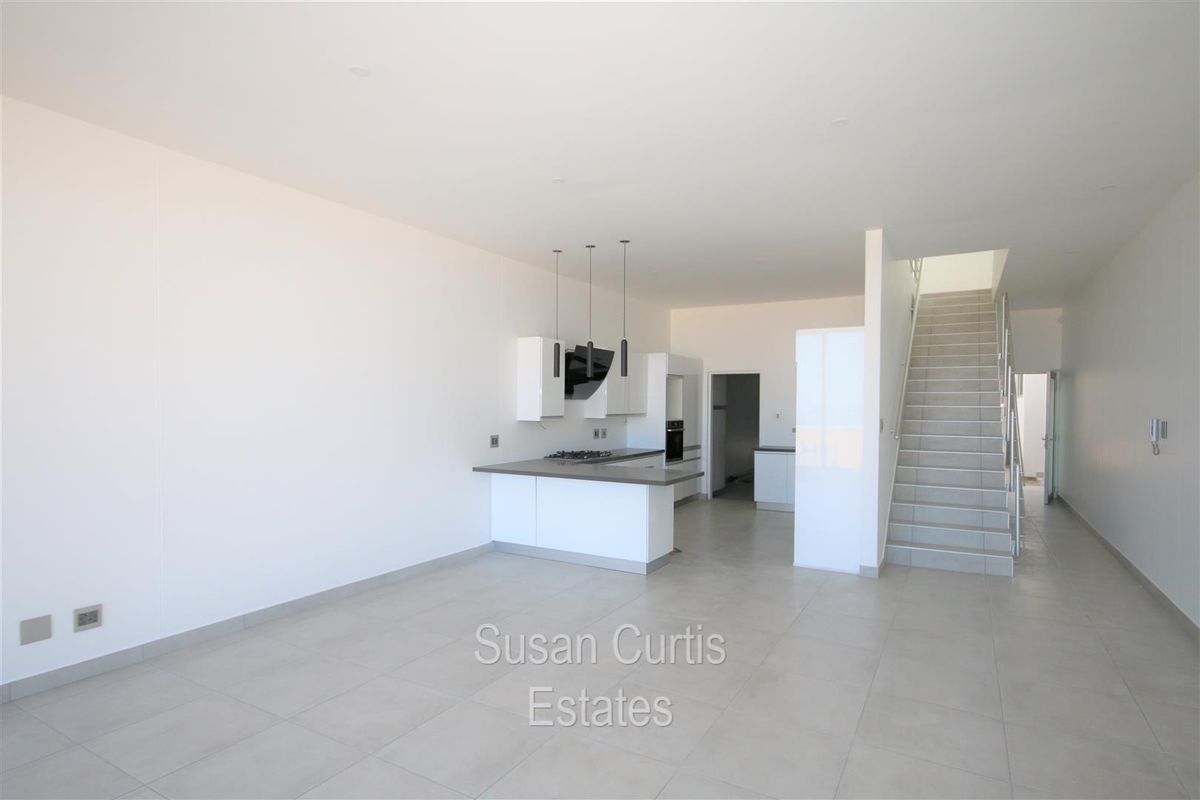 Beach front Townhouse - Photo 5