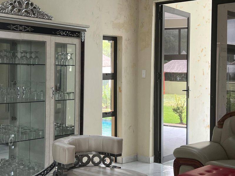 Distinguished landmark farm for sale. - Photo 4