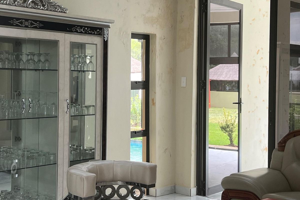 Distinguished landmark farm for sale. - Photo 4