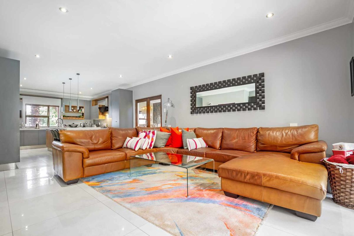 MODERN FURNISHED HOME - Photo 5