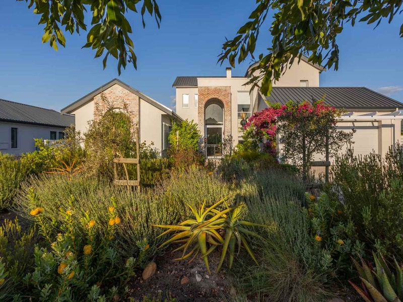A Stylish Winelands Home with Character and Premium Finishes on Val de Vie Estate - Photo 4