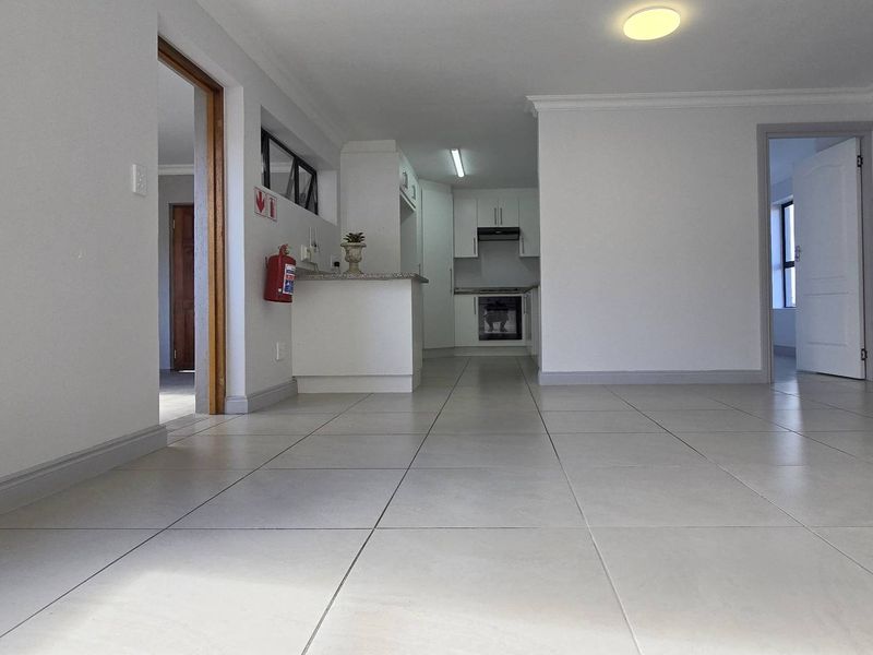 Spacious 3-Bedroom Apartment in Pet-Friendly Zonnezicht Complex - Photo 2