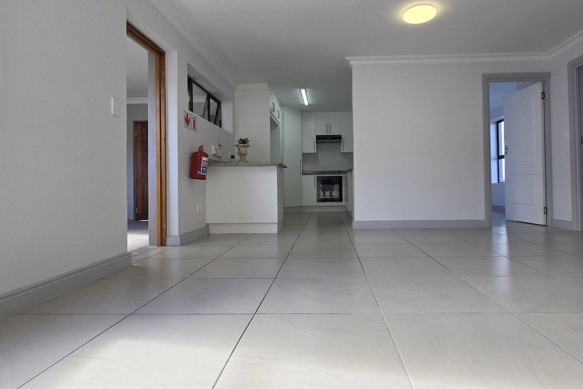 Spacious 3-Bedroom Apartment in Pet-Friendly Zonnezicht Complex - Photo 2