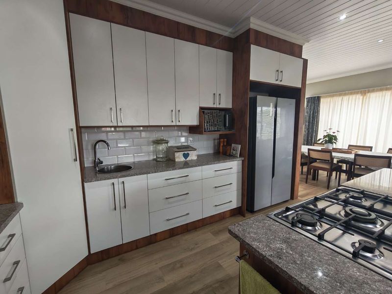 Stunning 5 Bedroom House for Sale in Monte Christo - Photo 6