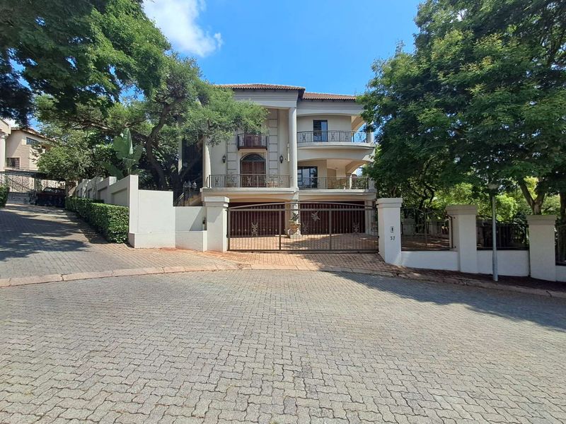 4 Bedroom, 4.5 bath, Elegant Family Home - Magalieskruin - Photo 2