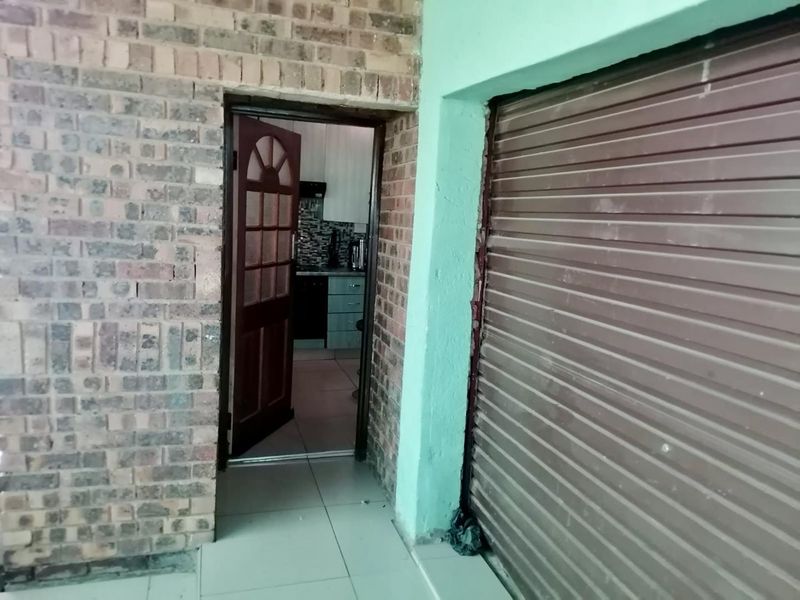 Charming 3-Bedroom Family Home in Seshego Zone 5 – Perfect Fixer-Upper Opportunity! - Photo 10