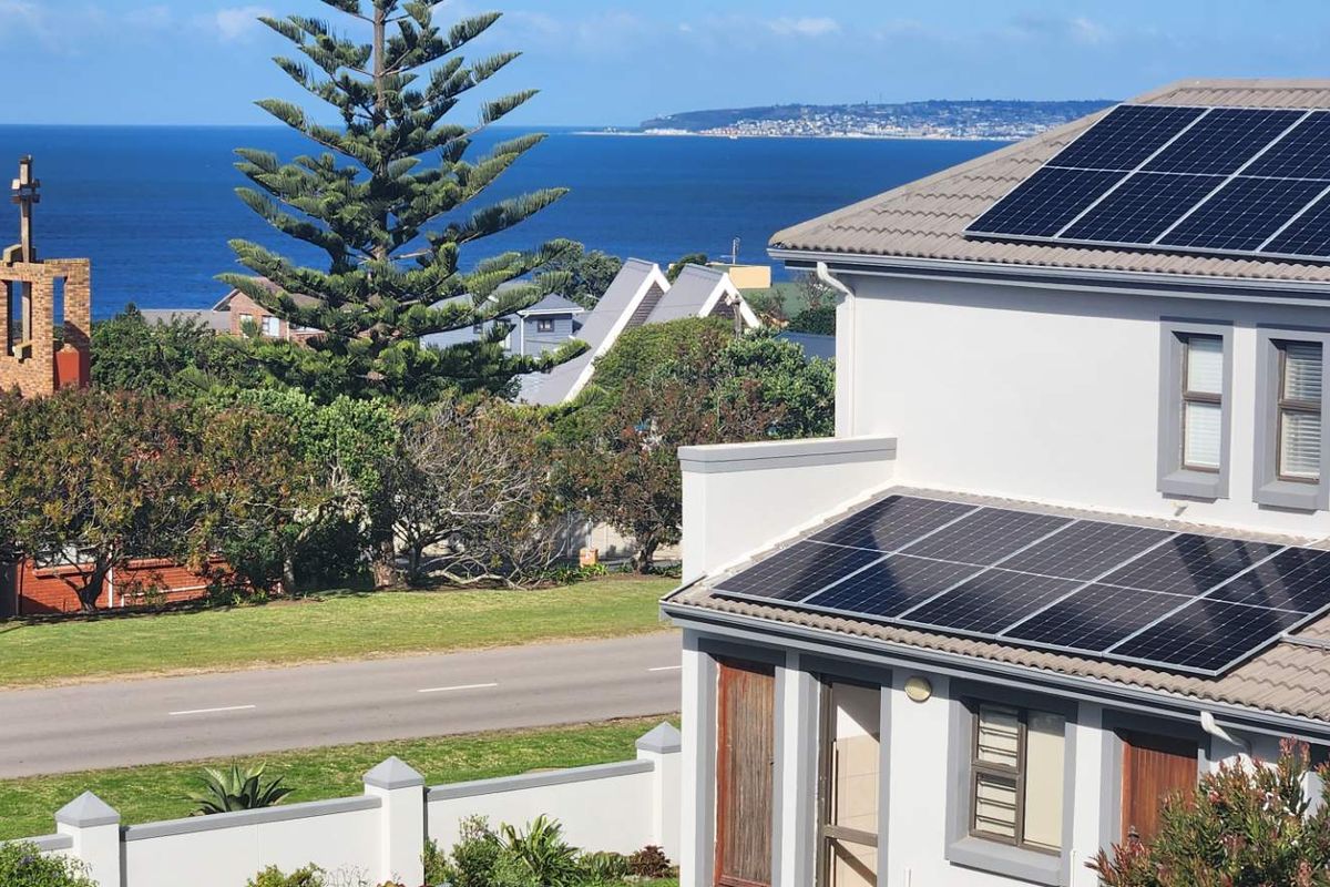 HOME OF DISTINCTION IN SMALL COMPLEX WITH SEA VIEWS - Photo 3