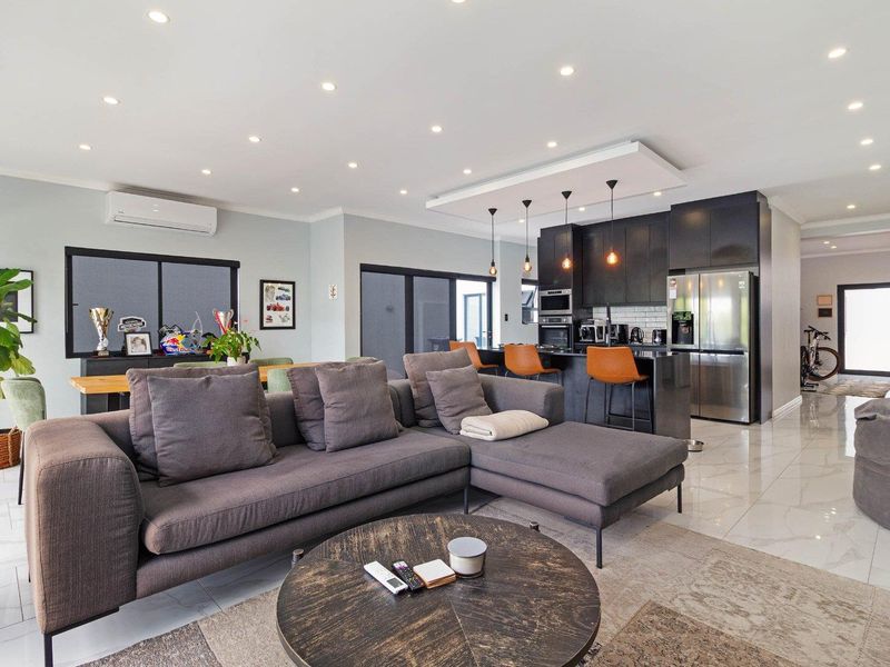 Perfect Entertainer’s Home in Sought-After Sagewood Estate - Photo 2