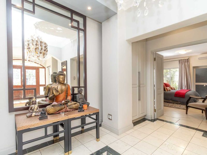 Sophisticated Living in Sought-After Brooklands Estate - Photo 5