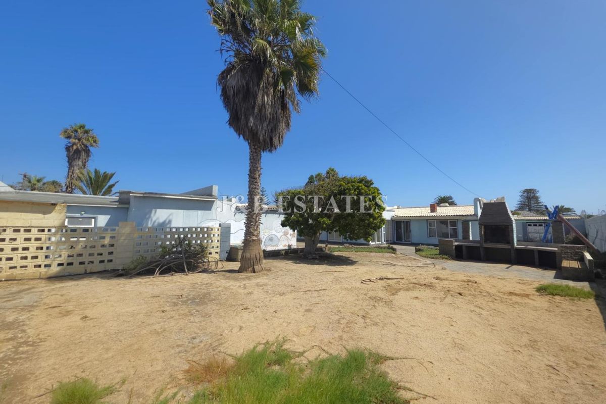 Spacious Property In CBD - Photo 3