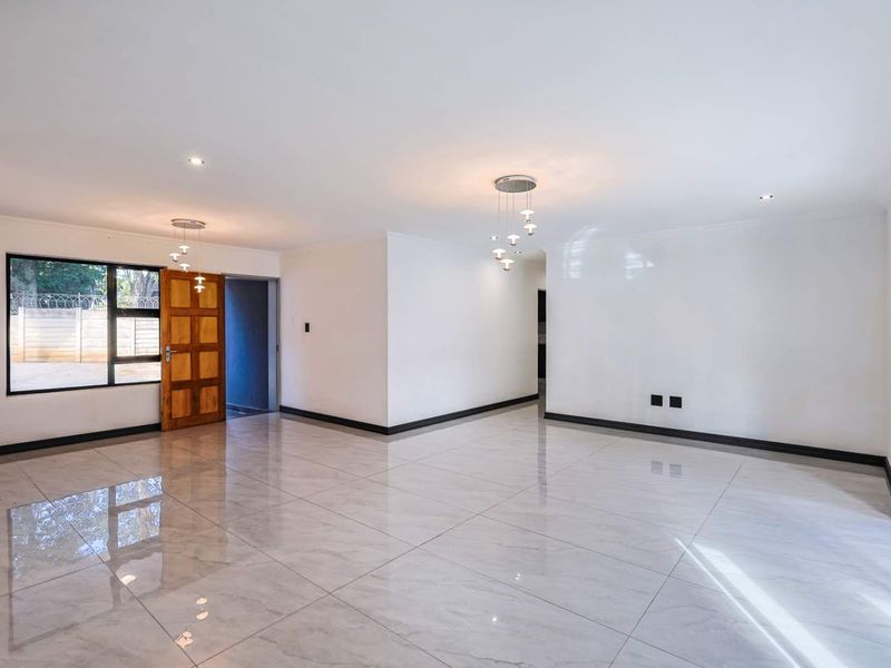 Newly Renovated 6-Bedroom Single-Storey Home with Flatlet – Turnkey Perfection - Photo 6