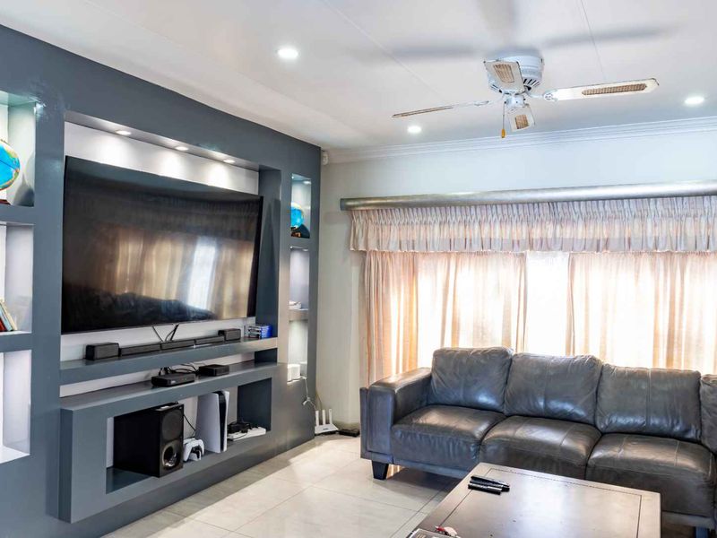 Well Priced and Well Located, - Photo 4