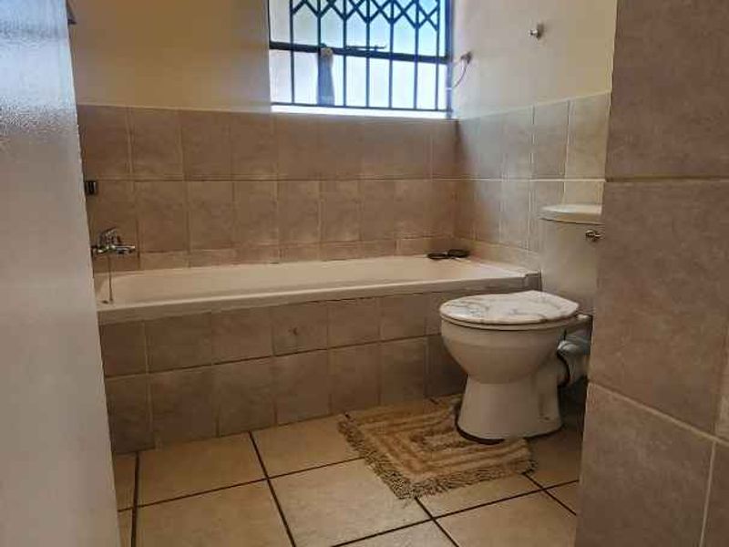 3 Bedroom Townhouse To Rent in Heatherview - Photo 8