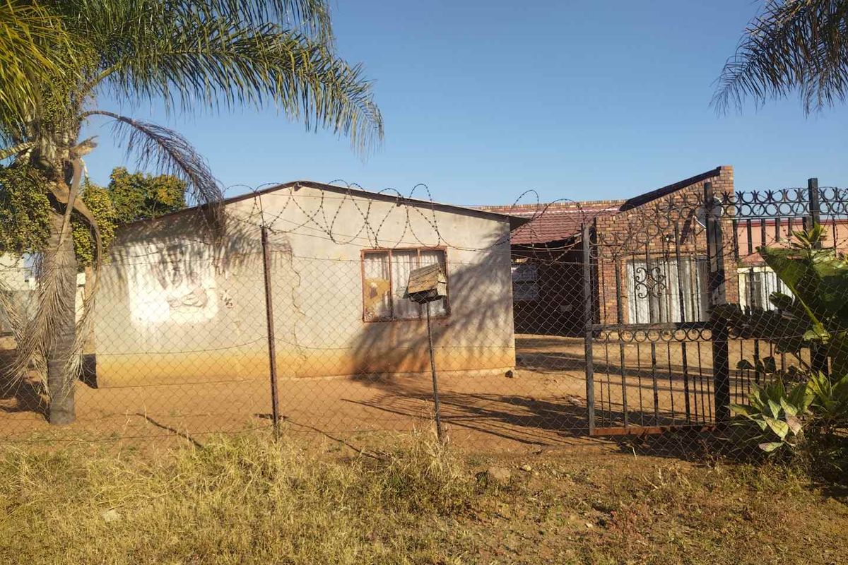 RDP house and 1 bedroom house for sale in Soshanguve South - Photo 4