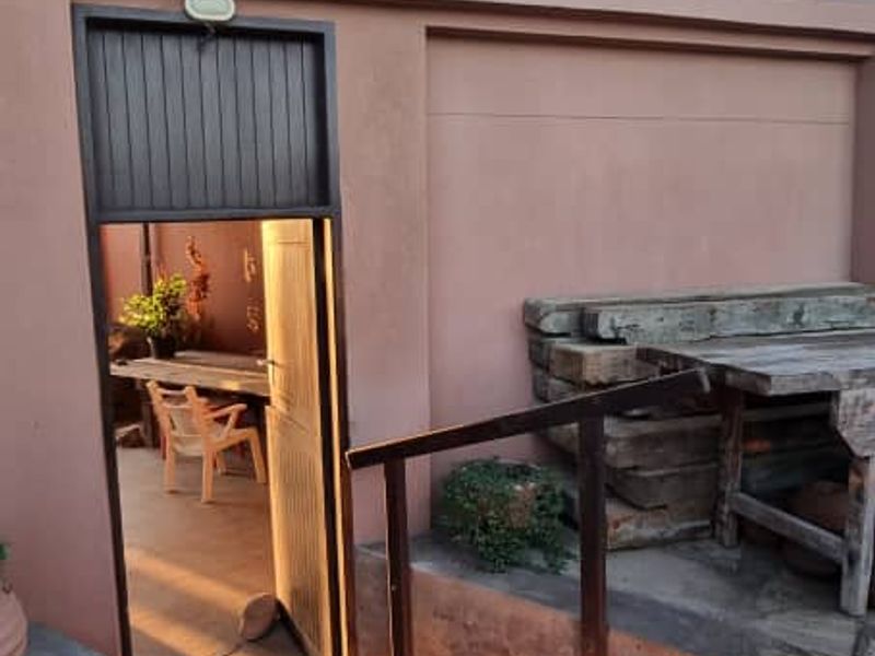 🌊 Exquisite Oceanfront Retreat – 5 En-Suite Bedrooms, Natural Pool & Unmatched Sunset Views - Photo 10